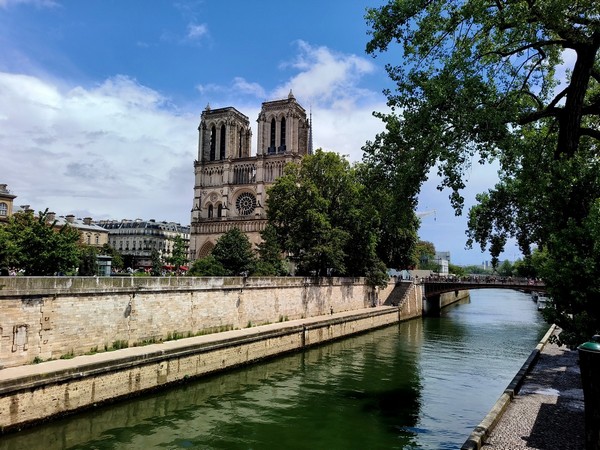 Cathedrale Paris Juillet 2025